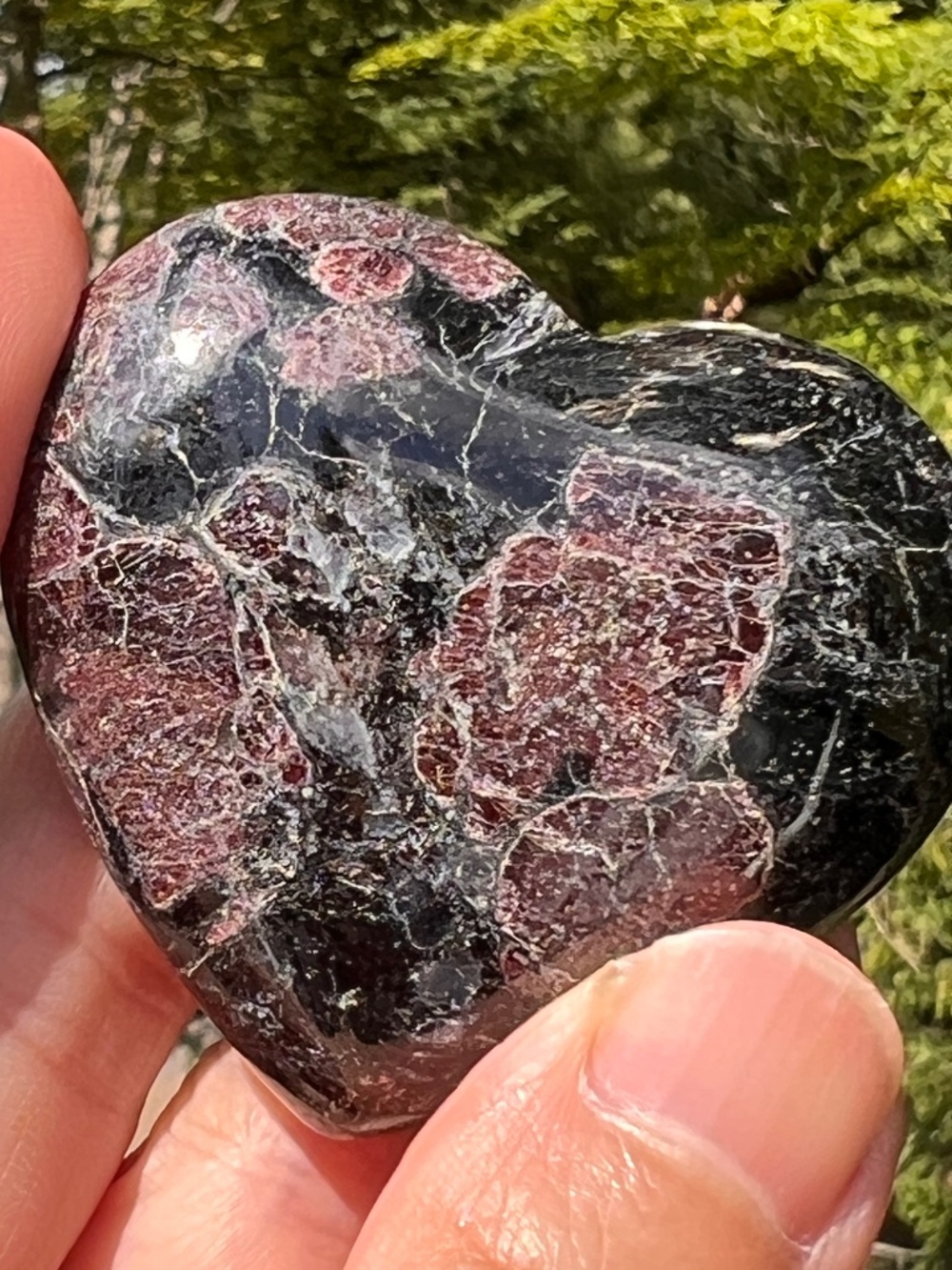 Garnet (3) heart with stand | Crystal
